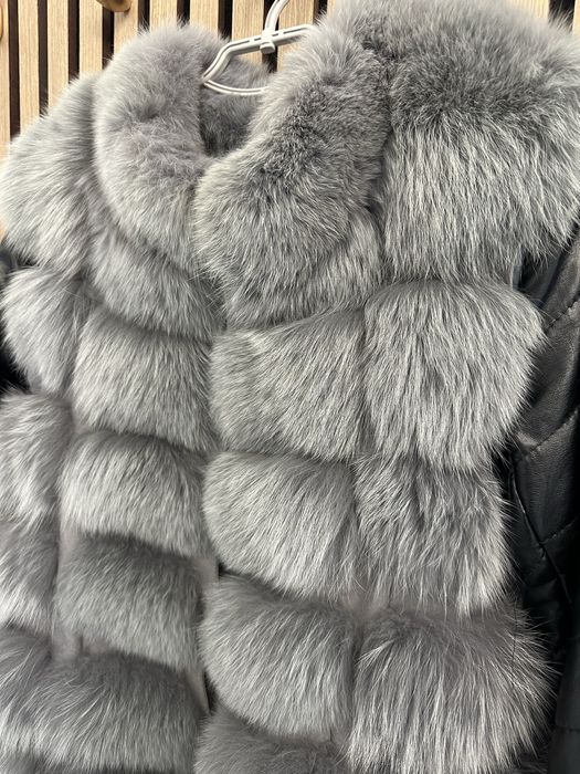 Шуба з натурального хутра (песця), безрукавка.