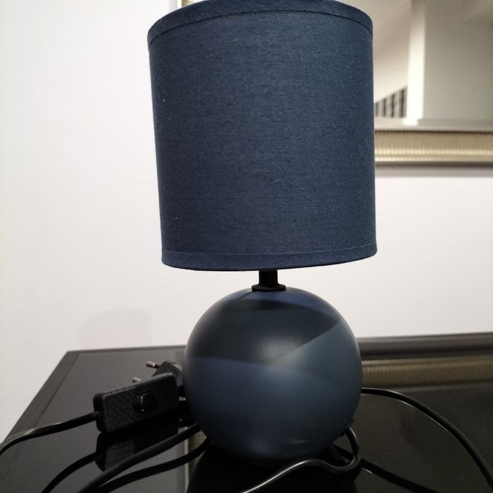 Small 25 cm lamp, like new. Impeccable.