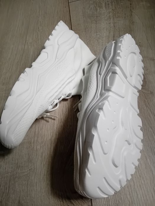Buty sportowe na platformie 41/27cm.