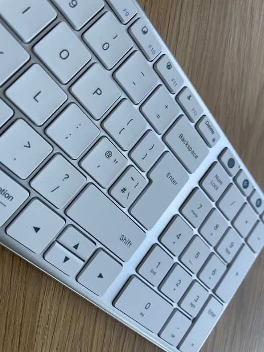 Teclado Bluetooth ultrafino em excelente estado / como novo.