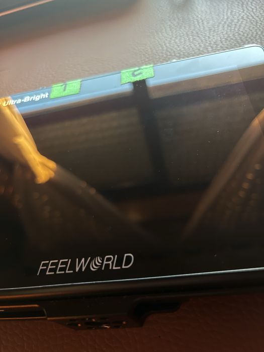 Feelworld Lut 7 4k Ultrabright 1600 nits + Cage Camvate