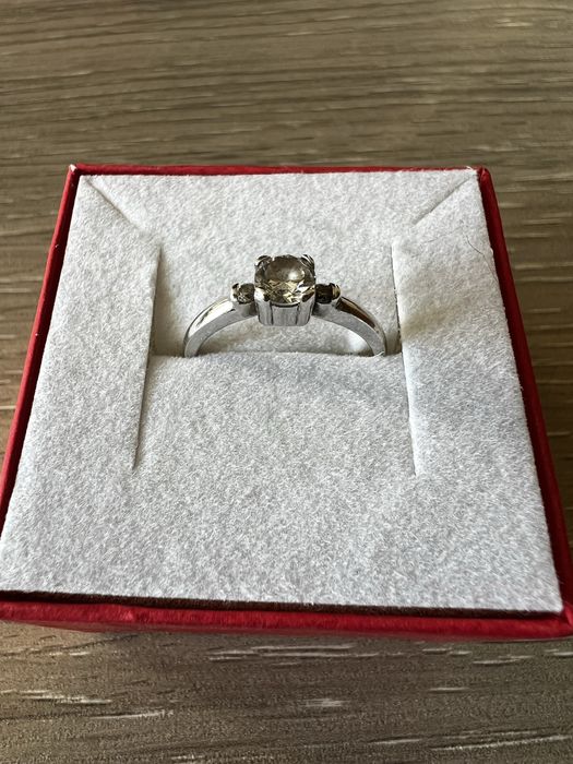 Pierścionek srebrny z cyrkonią r. 13