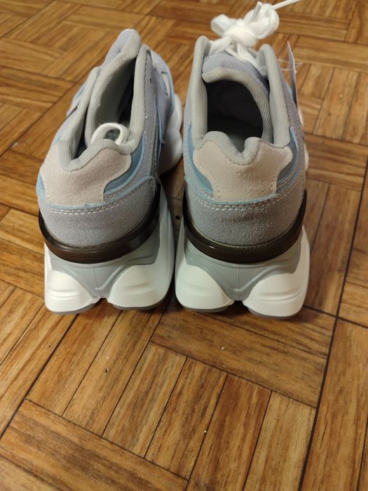 Кросівки    нові