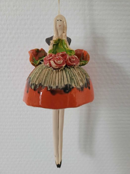 Porcelanowa laleczka ozdobna