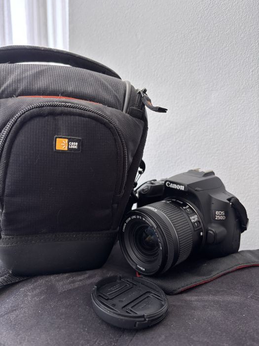 Фотоапарат Canon EOS 250D + обʼєктив Kit 18-55mm