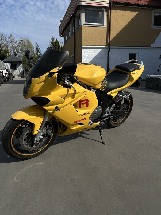 Hyousung GT 250R