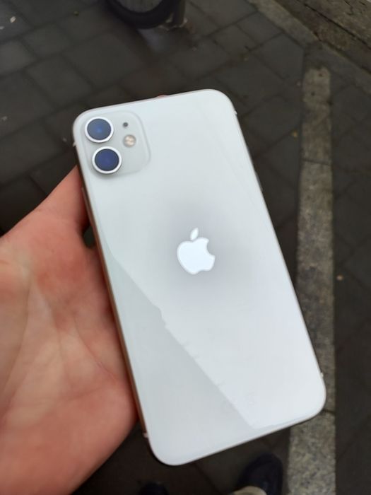 iPhone 11 stan dobry porysowany ekran