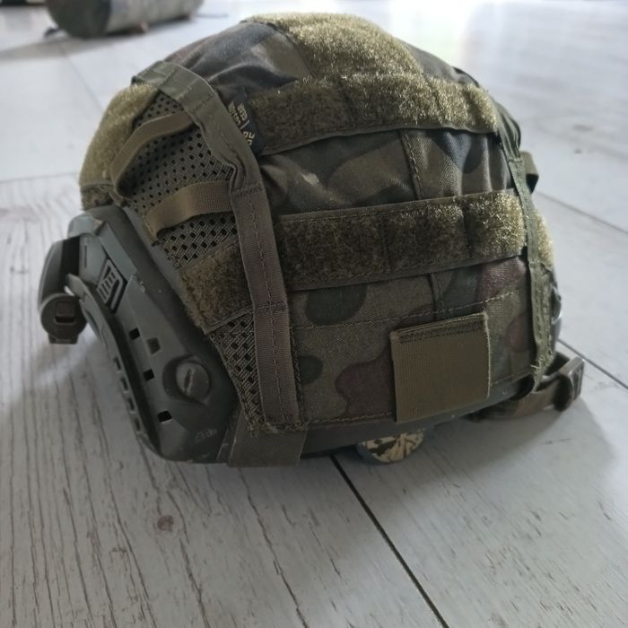 Pokrowiec na hełm typu FAST firmy Ops-Core® wz93
