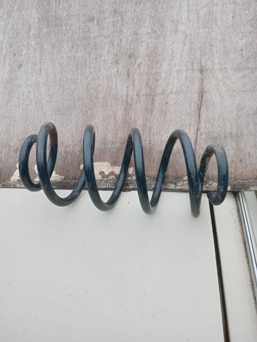 Продам одну пружину Ауді А4 б5