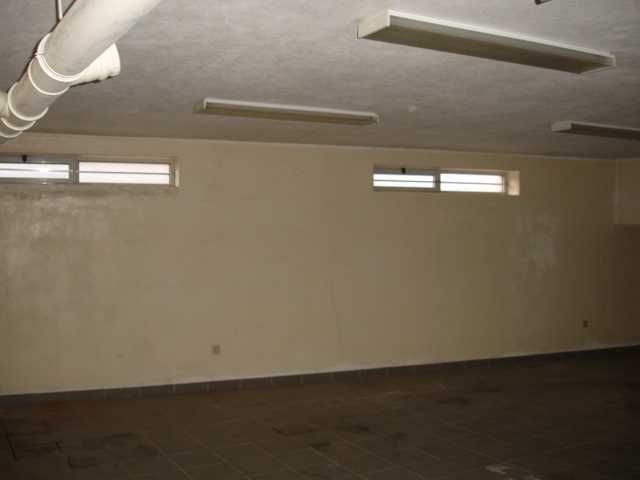 Garagem e Arrumos com WC - 60 m2 - S. Mamede de Infesta (centro)