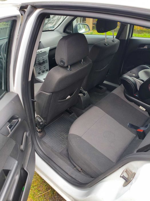 Opel Astra H 1.4i benzyna 16V 90KM