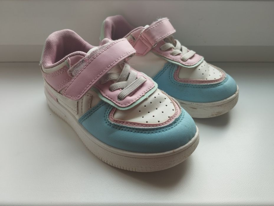 Дитячі кросівки для дівчинки