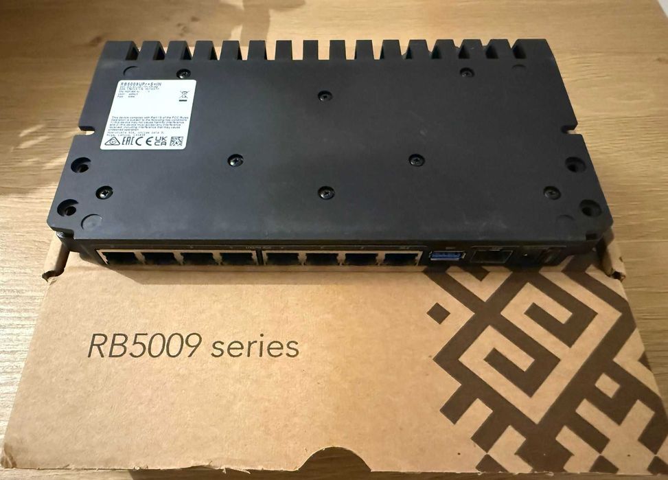 Router MikroTik RB5009UPr+S+IN (PoE-in/out em todas as portas)