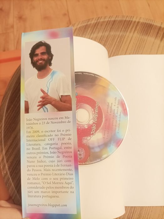 Livro "O Manual da Felicidade para crianças" de João Negreiros