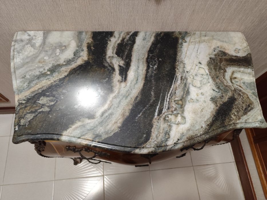 Conjunto Clássico Completo – Cómoda + Espelho + Mesa de Apoio