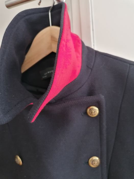 Casaco militar com detalhes