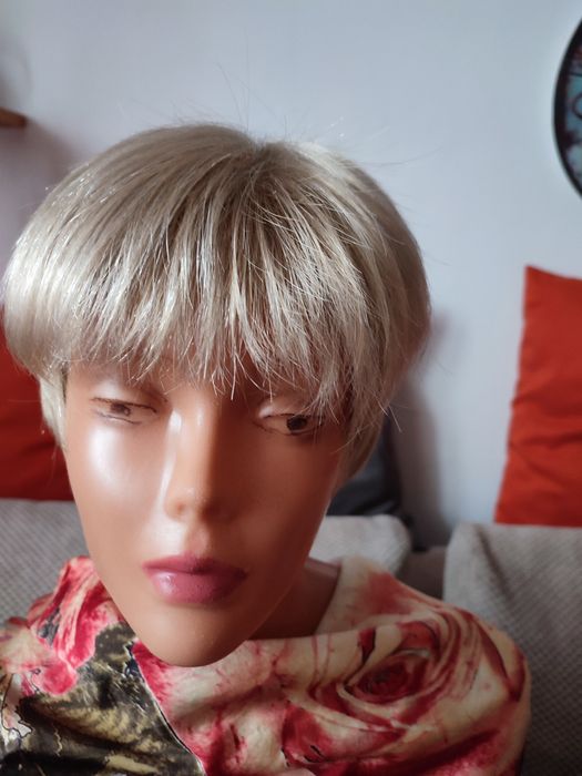 Peruka firmy Rokoko blond
