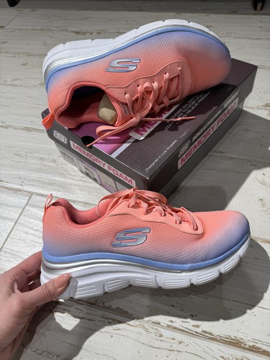 Кросівки скечерс спортивні