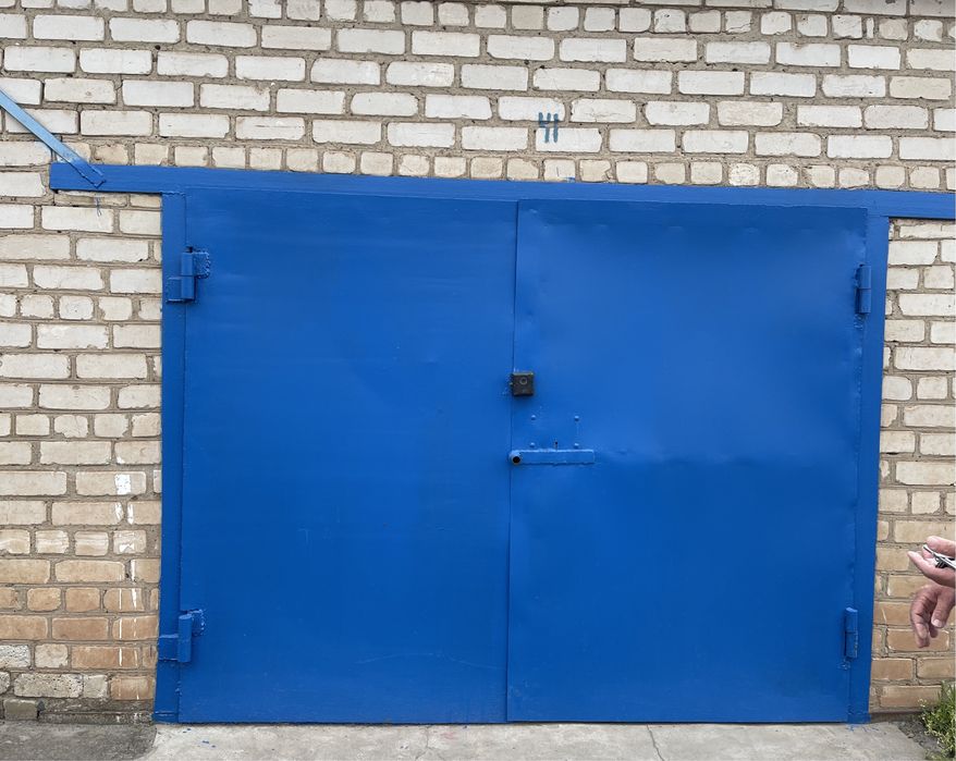 Продам  большой гараж