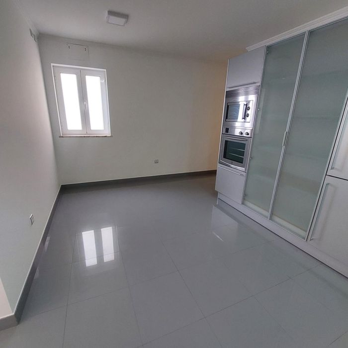 Apartamento T4 totalmente renovado
