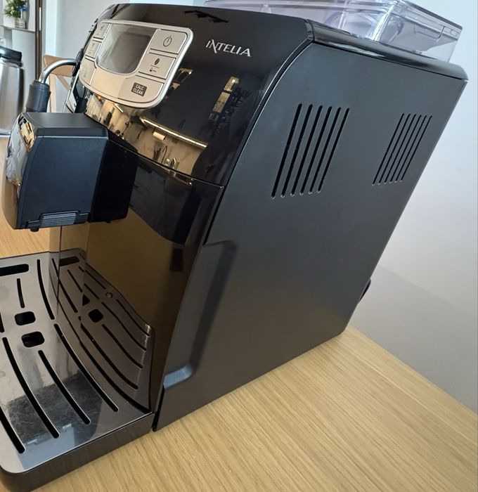 Ekspres do kawy Philips Saeco Intelia HD 8753/19, 100% sprawny, stan ideal.