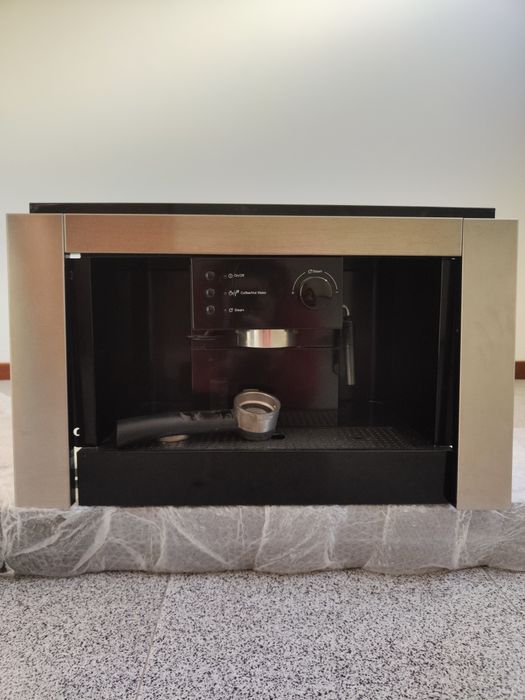 Máquina café encastre marca Whirlpool