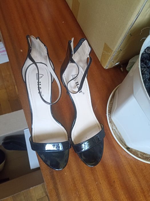 Buty na obcasie rozm.38