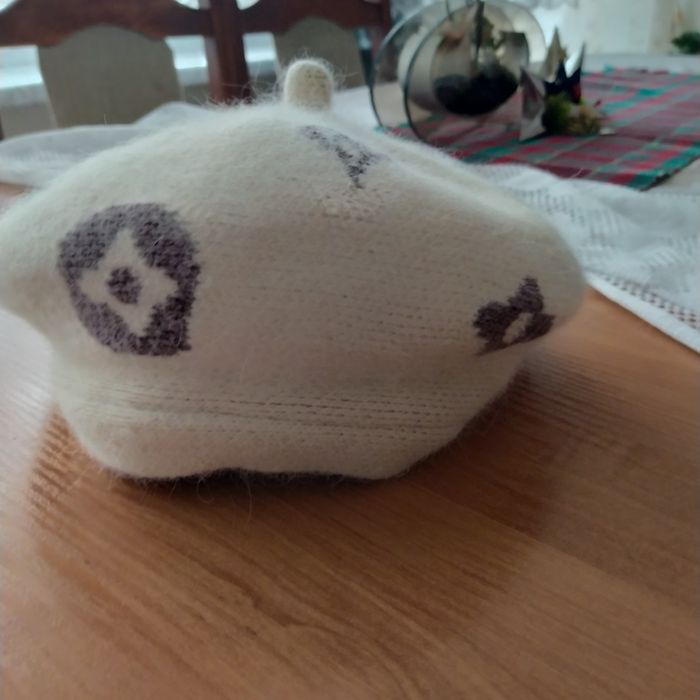 Sliczny beret z angory + wełna U