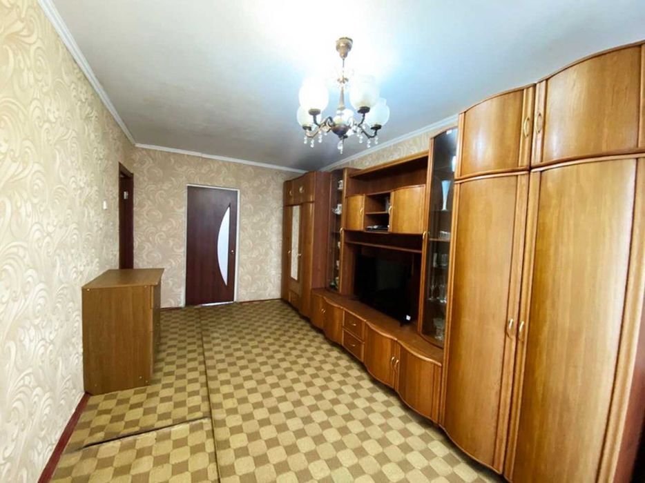 Продаю 3-кімнатну квартиру, вул. Космонавтів,р-н ринку "Баштанський"ц6