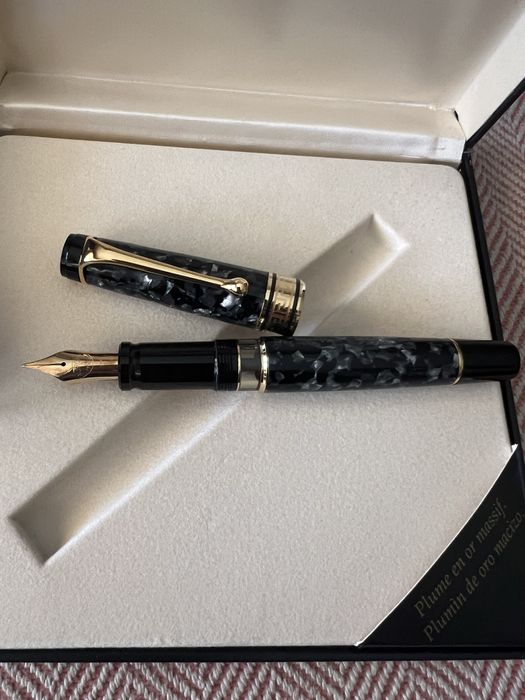 Aurora Optima plume or massif