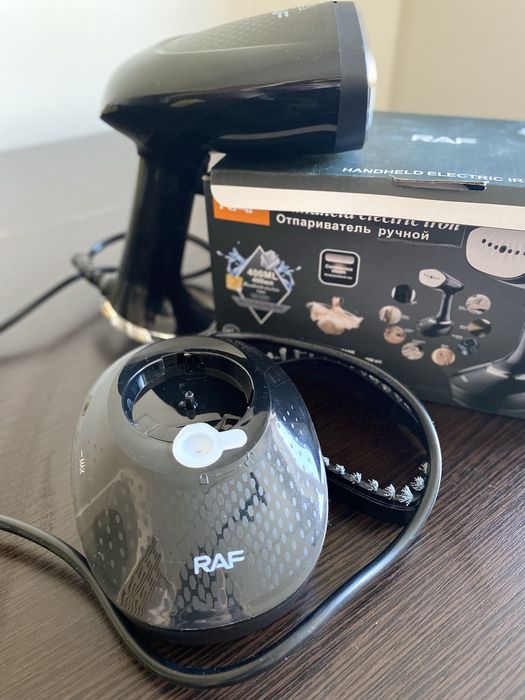 Продам ручний відпарювач RAF R.1323 (Handheld electric iron)