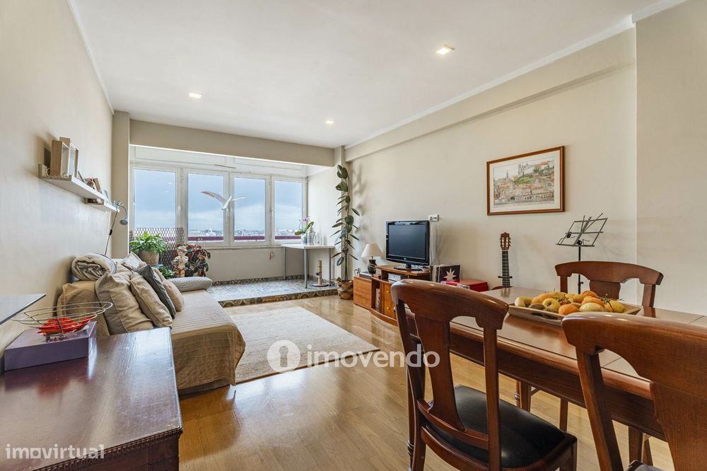 Apartamento T3, com lugar de estacionamento, em Matosinhos