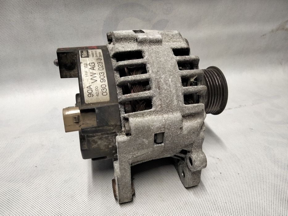 VW Golf 4 Bora Skoda Tour генератор 1.4 1.6