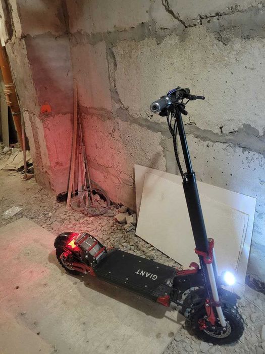 Електросамокат Giant Outlander M11