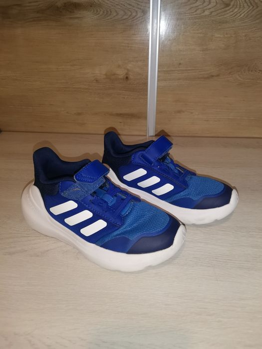 Sprzedam buty dziecięce adidas.