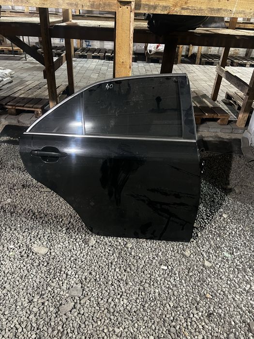 Дверка  передня задня Toyota Camry 40