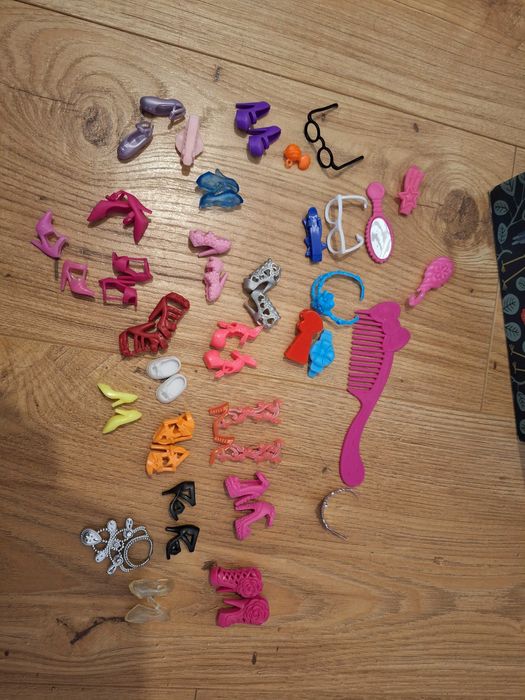 Wielki zestaw Barbie: lalki, pieski, meble, ubranka