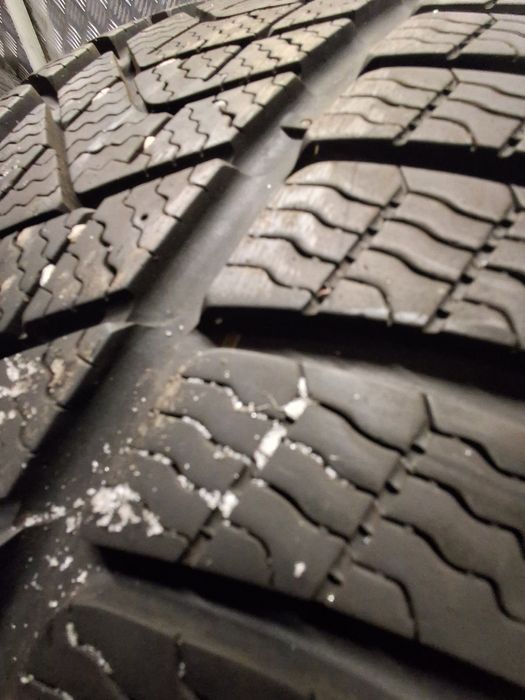 Cena za 2 sztuki wysyłka opony zimowe 225/40r19 93H Pirelli