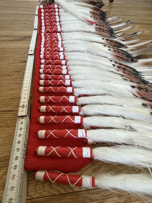 Strój indianina z prawdziwych piór