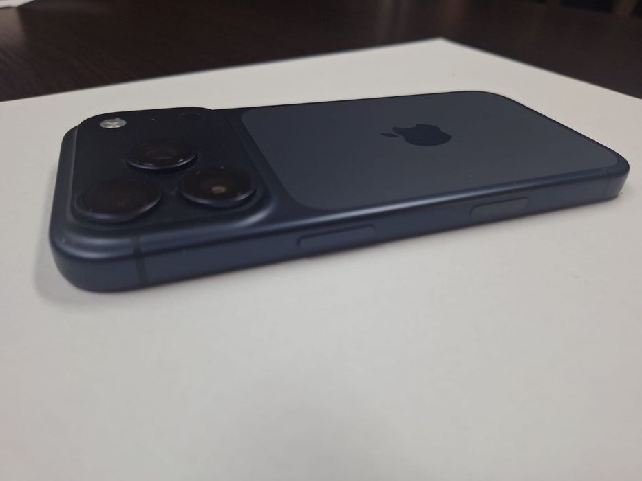 IPhone 17 Pro Niebieski