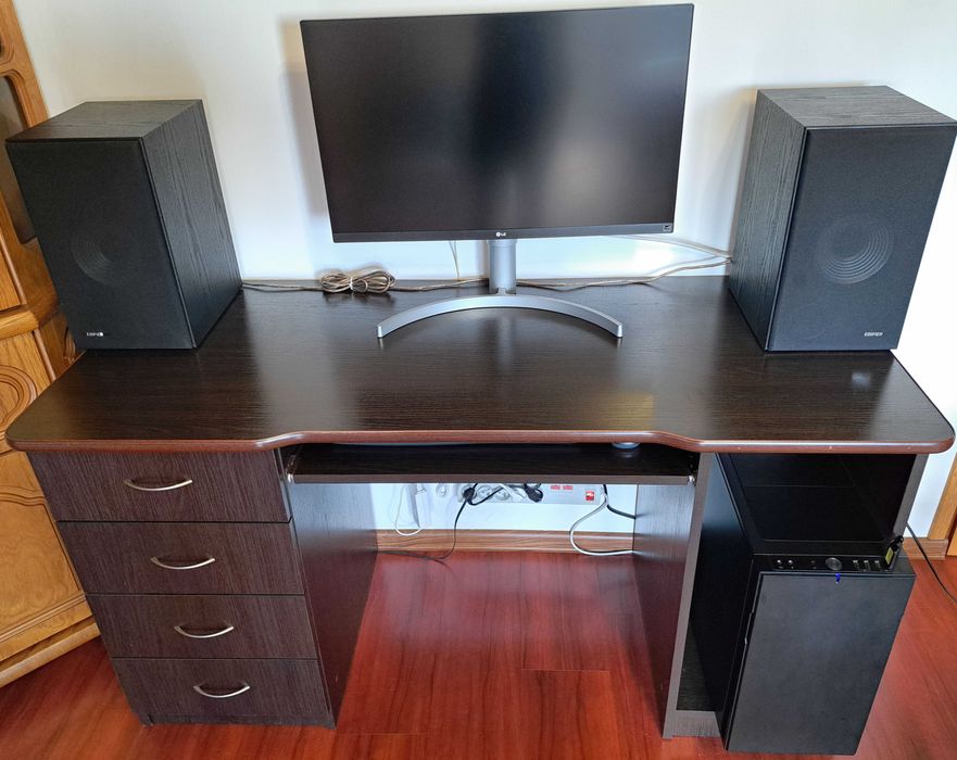 Ryzen 9 7950X, RTX 5070 Ti, 64GB DDR5, SSD PCIe 5.0, X870E, 4K monitor