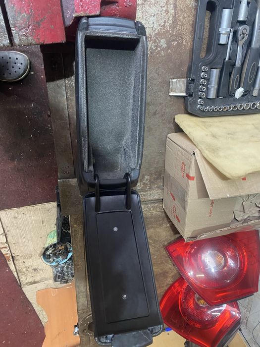 Підлокітник ауді а6 с5