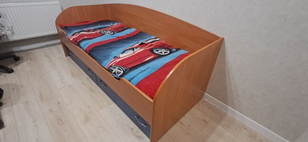 Кровать для підлітка