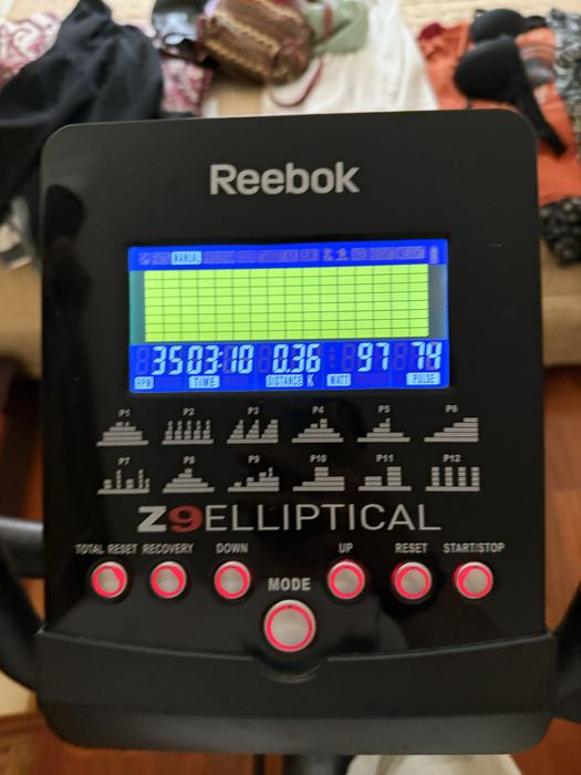 Maquina Eliptica marca Reebok z9 quase nova