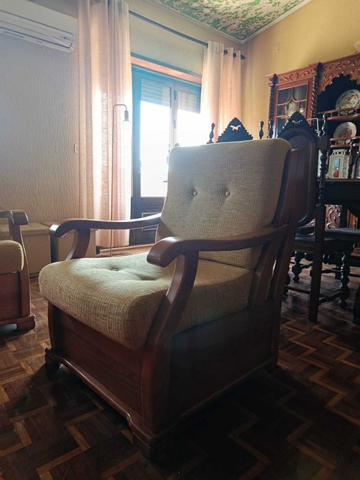 Conjunto Sofá cama e duas poltronas