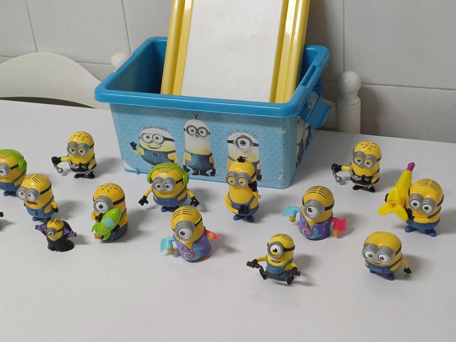 Caixa com Minions 14 unidades