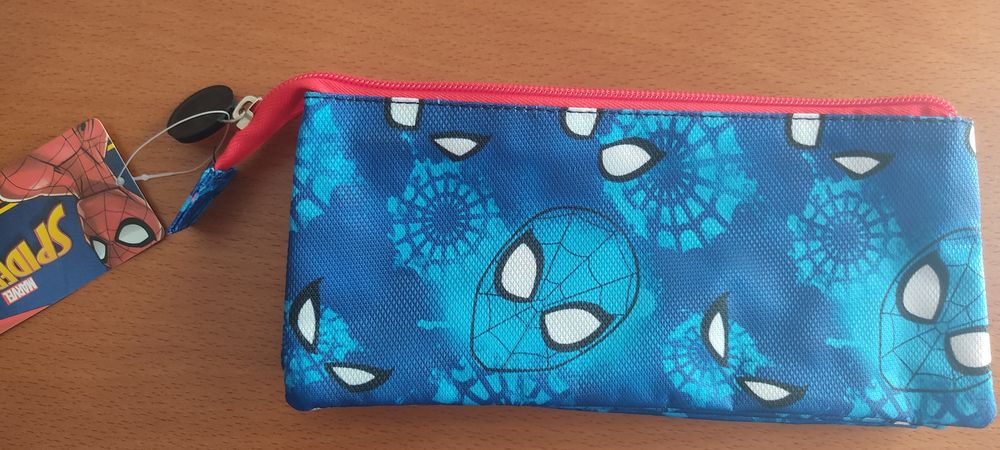 Estojos novos com fecho duplo