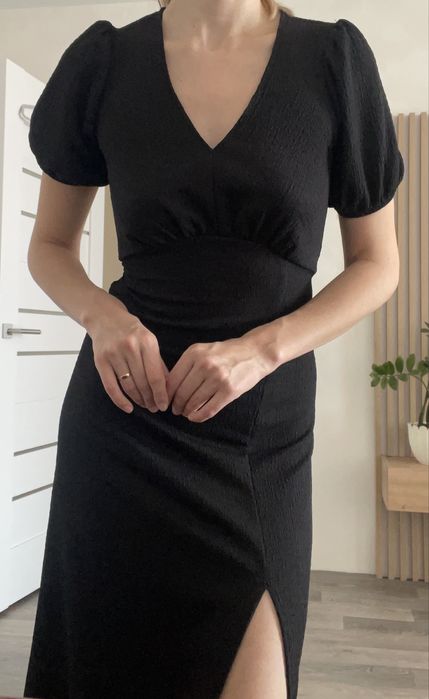 Сукня міді з розрізом