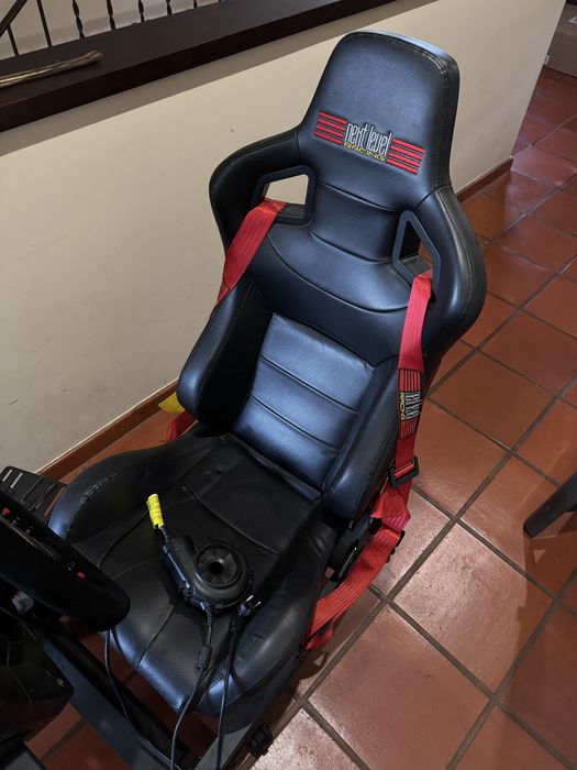Cockpit Next Level Racing GT Track com Thrustmaster TSXW Sparco