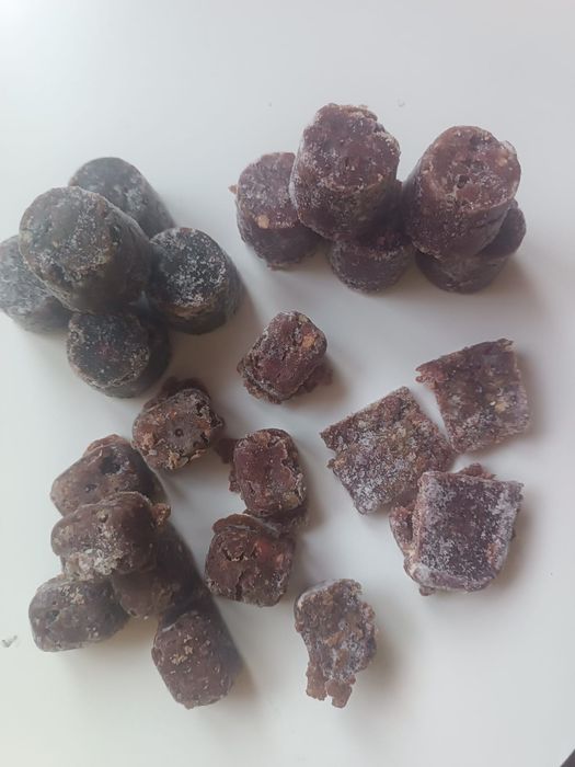 Hodowla Glonek. Mrożonki własne dla ryb. Cena za 100g.